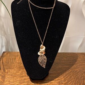Elegant Gold Leaf Pendant Necklace